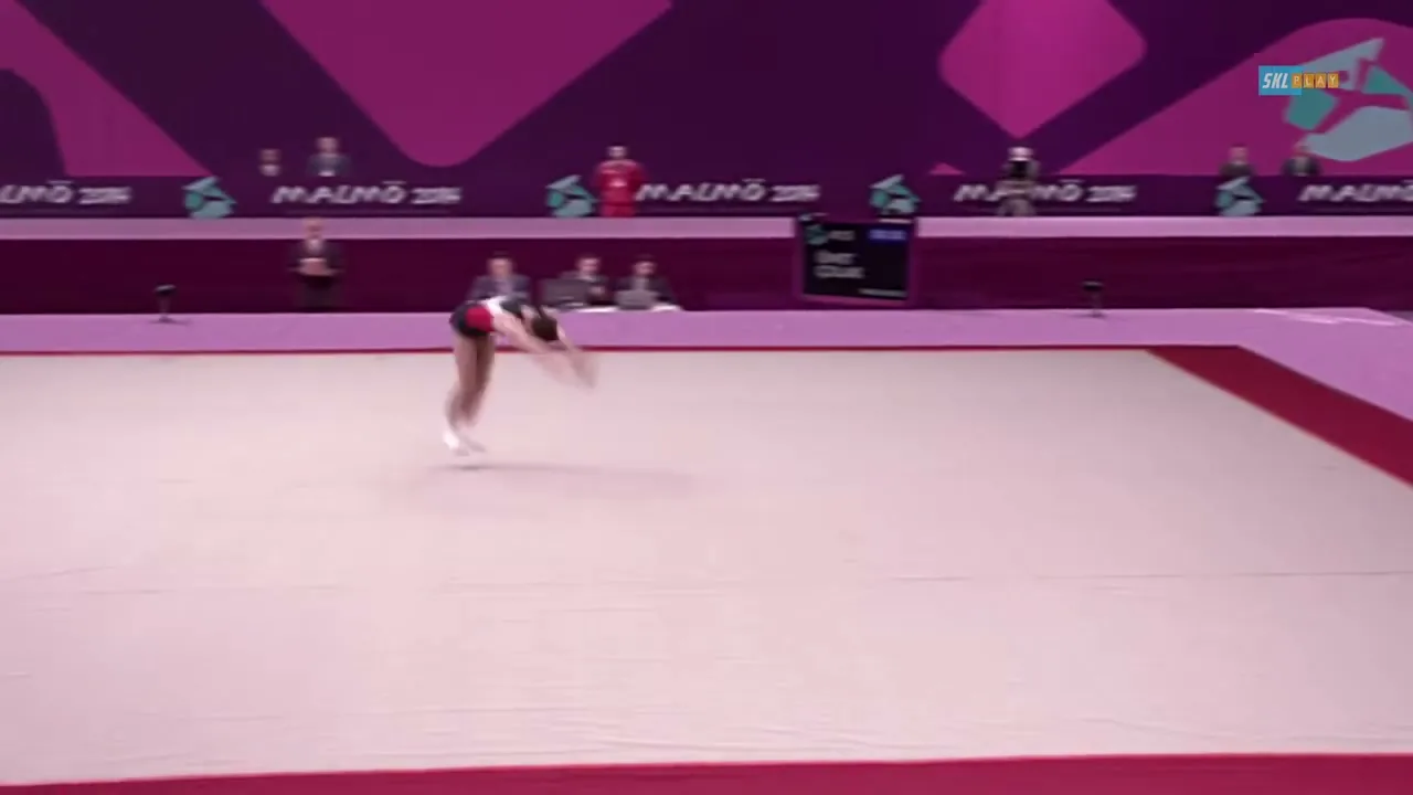 Ducoco “Gymnastics” (2015), frame 3