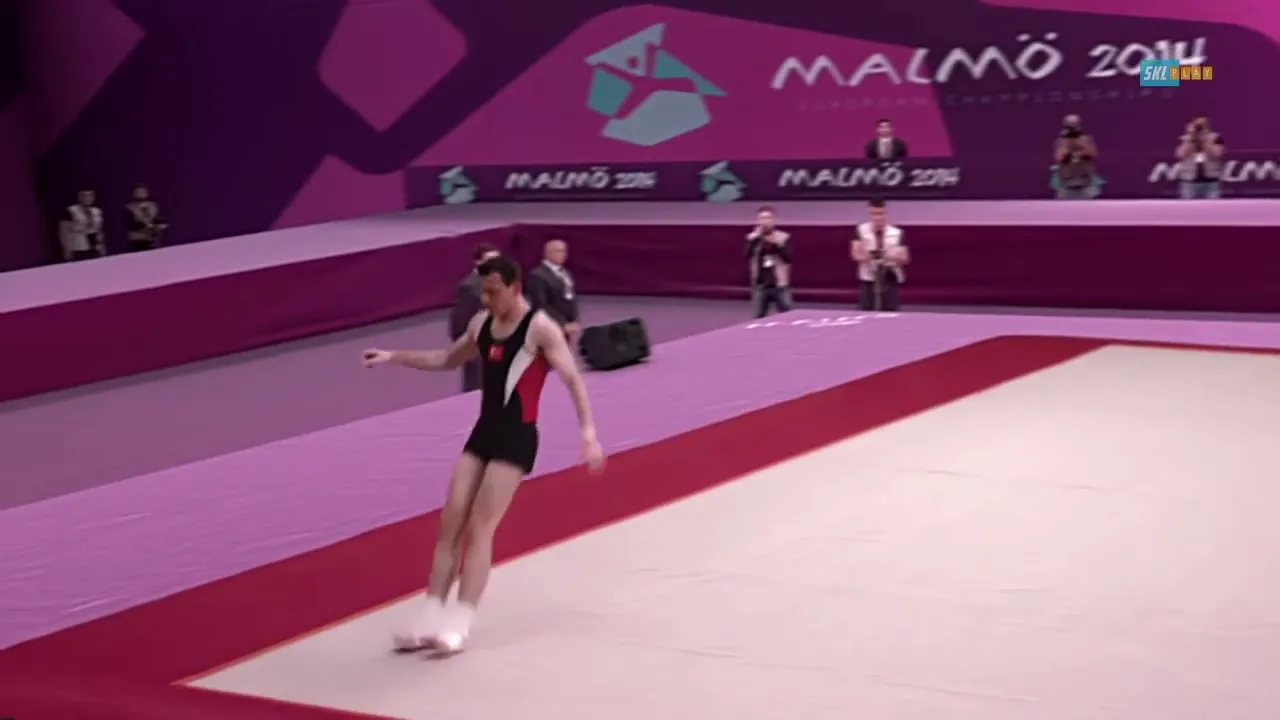 Ducoco “Gymnastics” (2015), frame 5