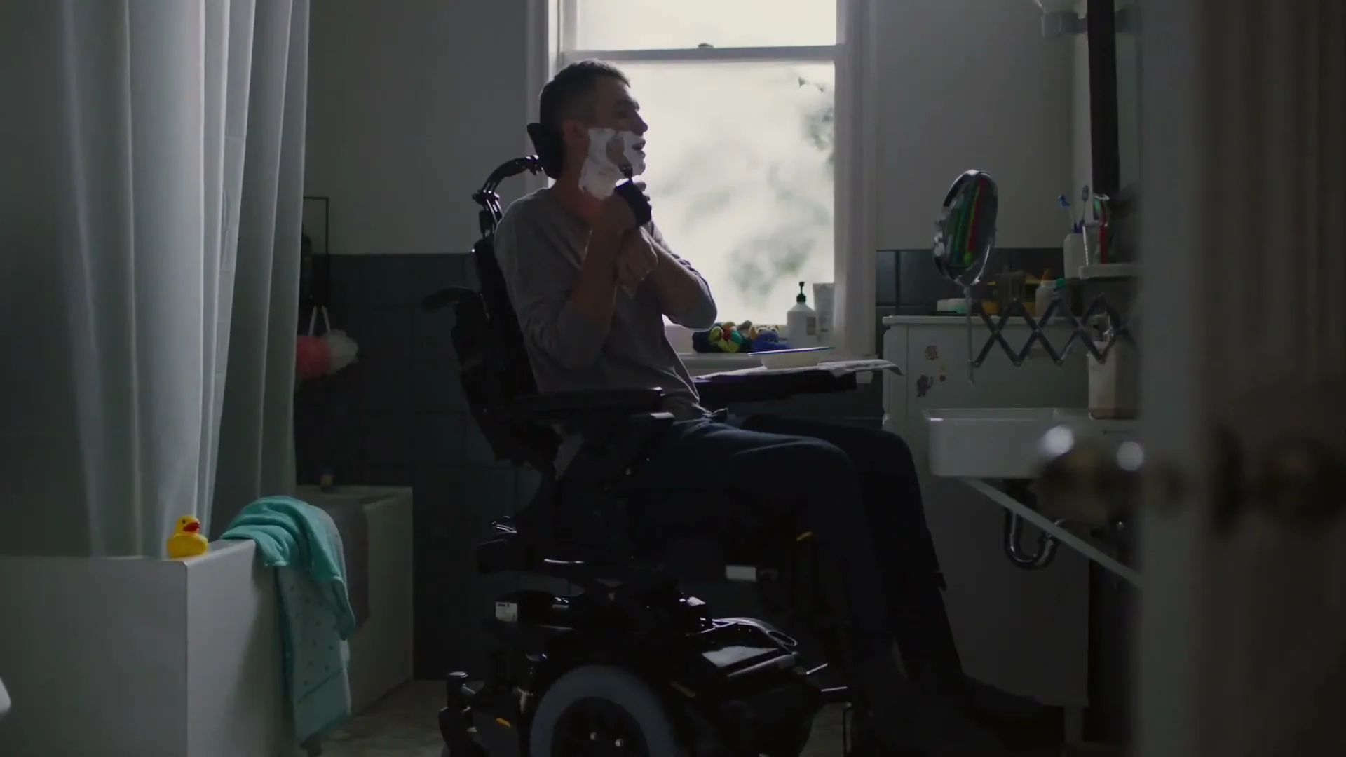 La Societe de L'assurance Automobile Du Quebec “Shaving” (2018), frame 3
