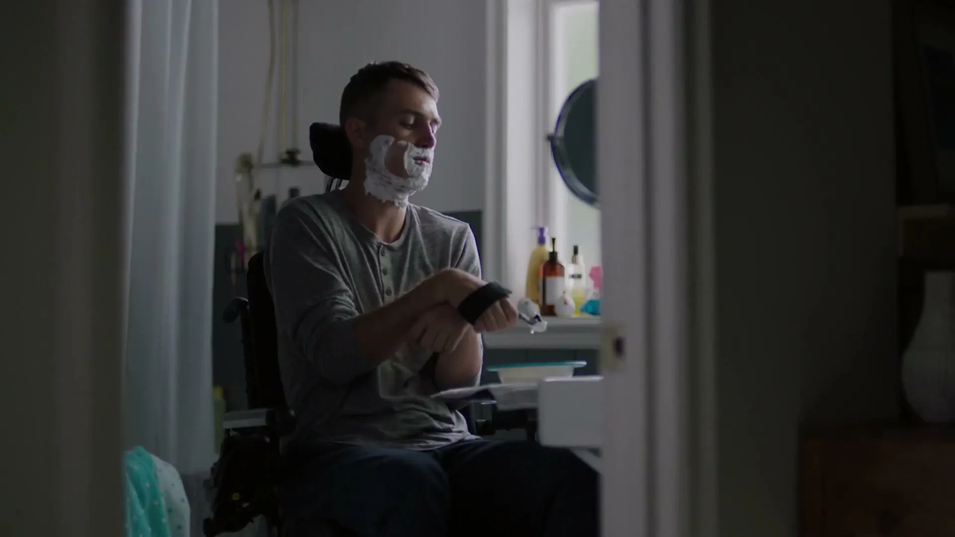 La Societe de L'assurance Automobile Du Quebec “Shaving” (2018), frame 5