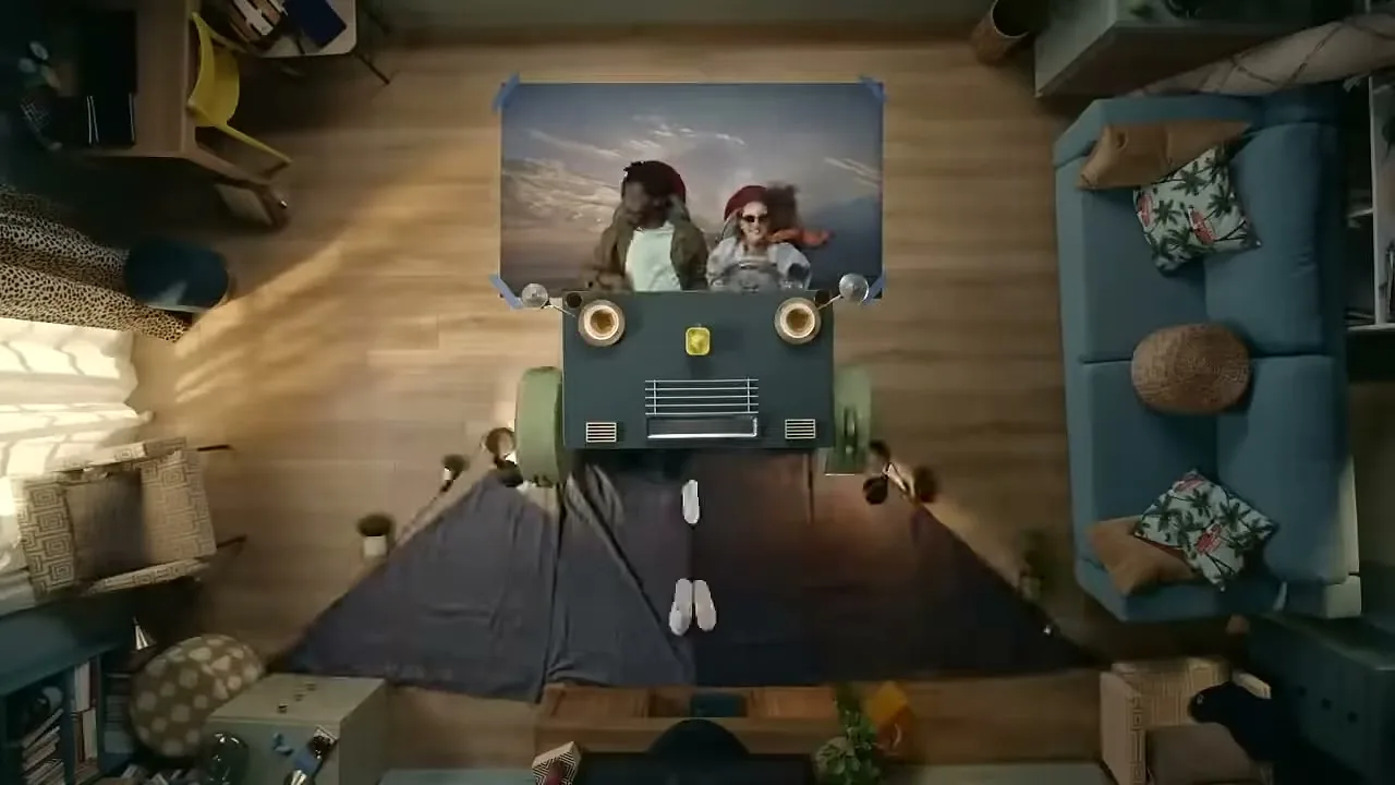 Expedia “Let's take a trip” (2021), frame 3
