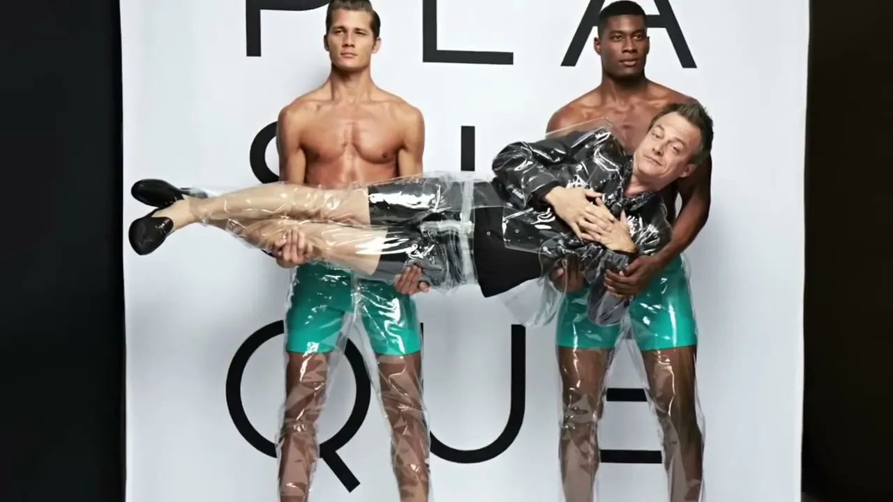 Fruit of the Loom “Plastique”