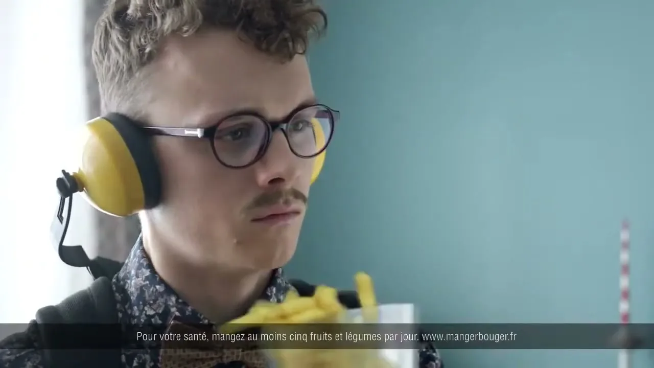 Intersnack “Le Souffleur - Curly, C'est C** mais C'est Bon” (2015), frame 3