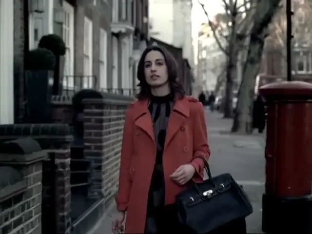 Aegean Airlines “More Greeks in London” (2008), frame 2