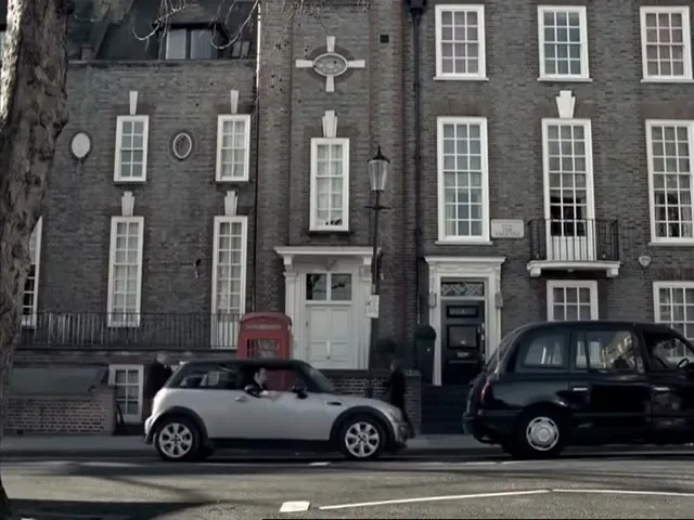 Aegean Airlines “More Greeks in London” (2008), frame 3