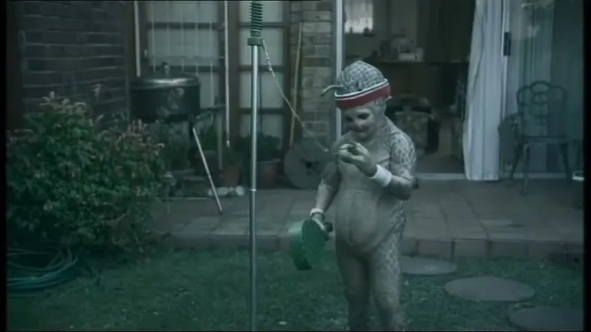 Wrigleys Airwaves “Alien” (2006), frame 5