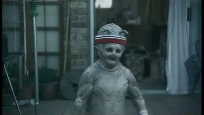 Wrigleys Airwaves “Alien” (2006), frame 6