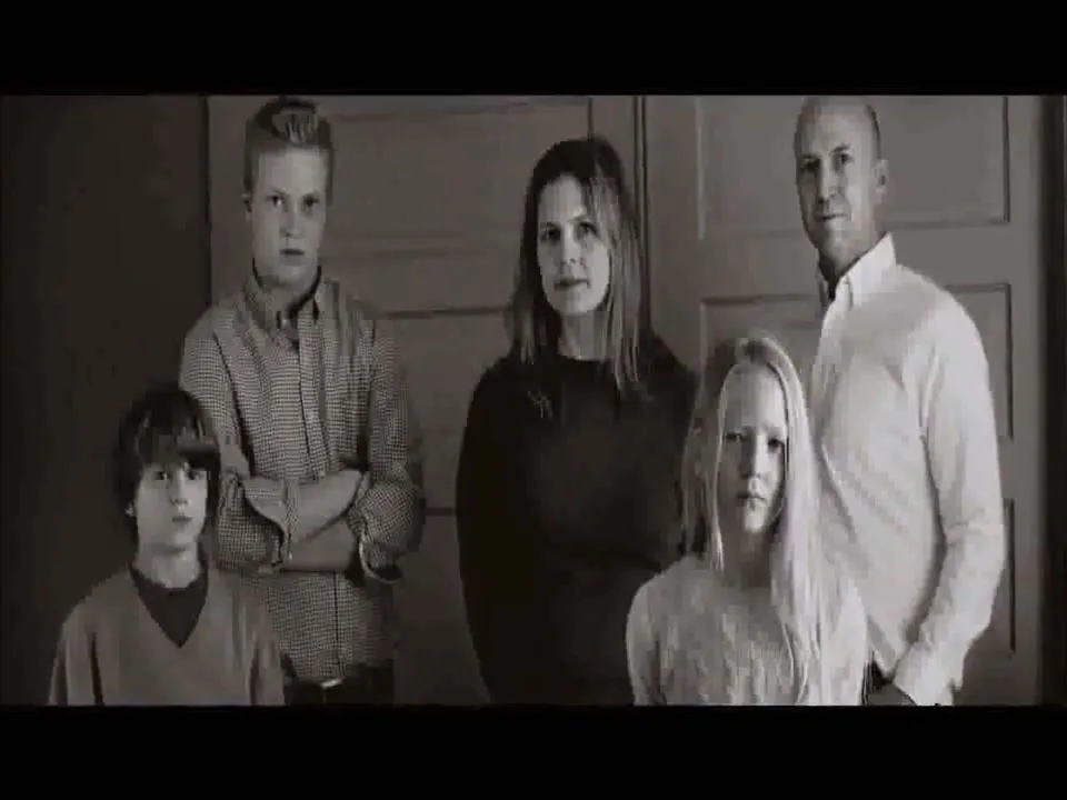Chrysler “It's Halftime in America” (2011), frame 6