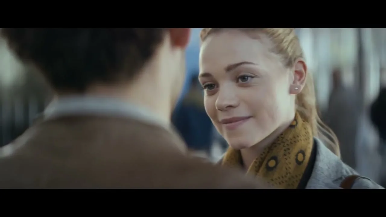 Wrigley's Extra “Sara & Juan” (2016), frame 5