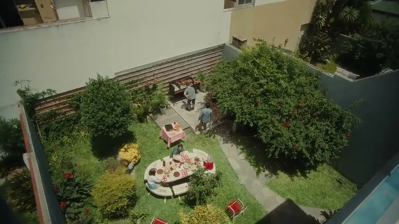 Coca-Cola “Juntos en todas” (2025), frame 4