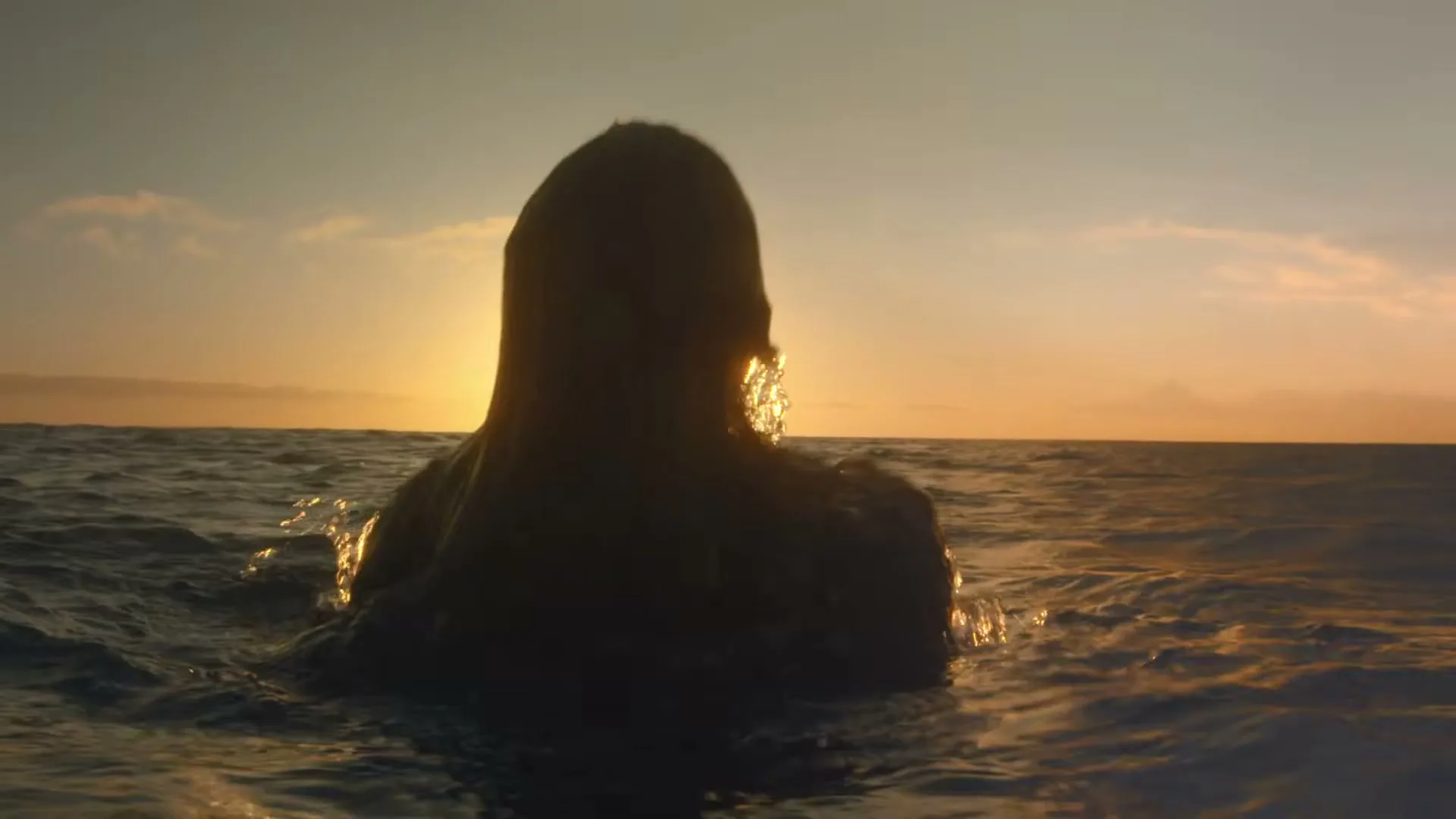 Corona "100 Años" (2025) commercial still