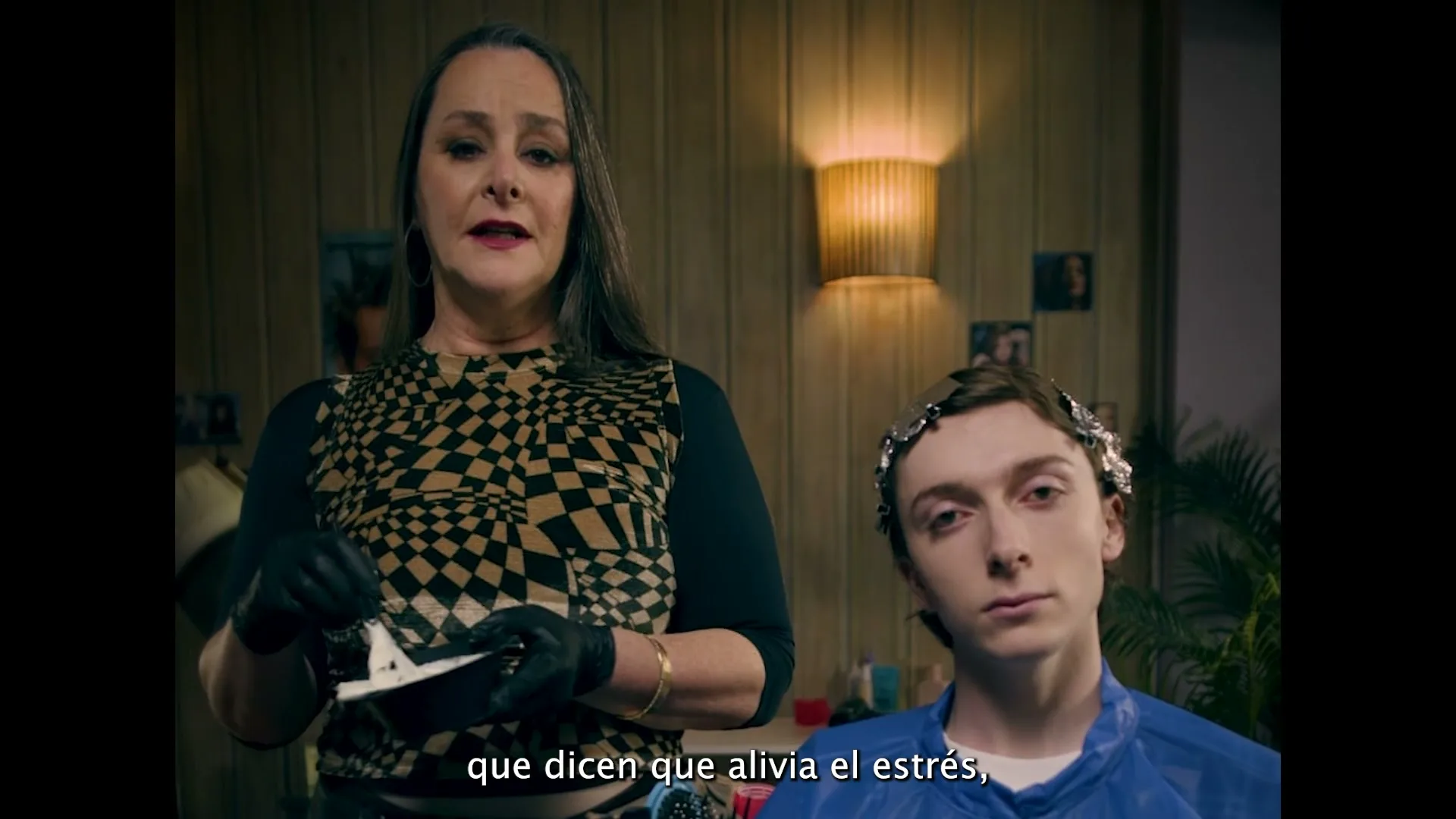 Tulipán “Tulipán – Teniendo sexo podemos reactivar la economía” (2024), frame 4