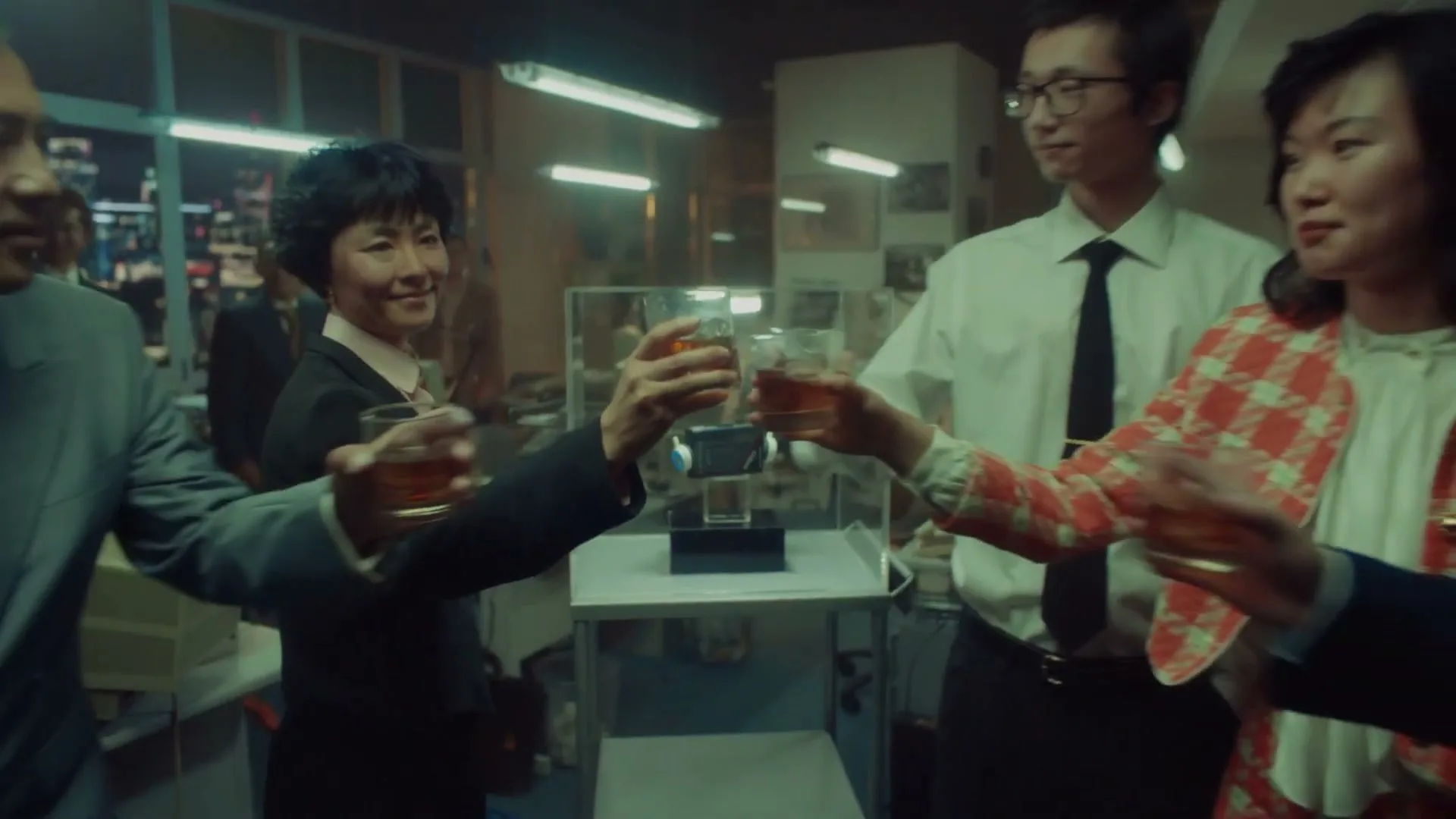 Heineken "Cheers with no alcohol" (2022) commercial still