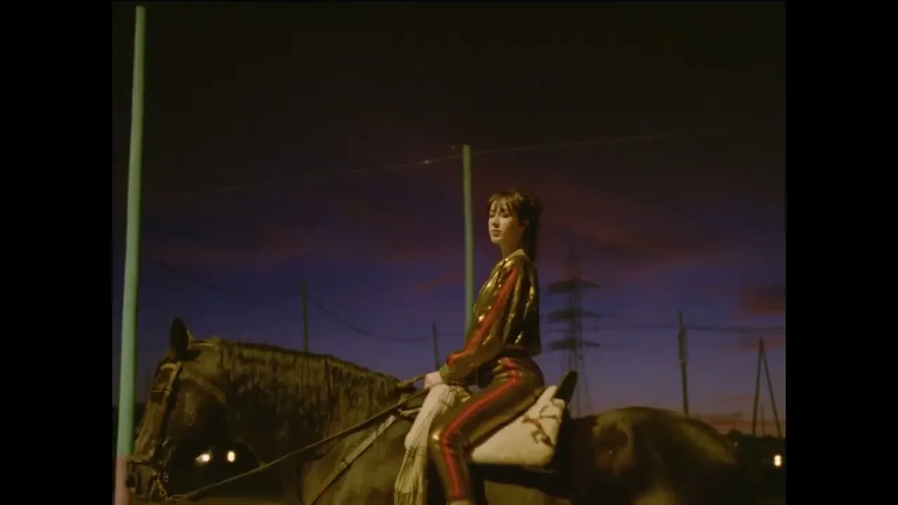 Cruzcampo "Con mucho acento – Lola" (2021) commercial still