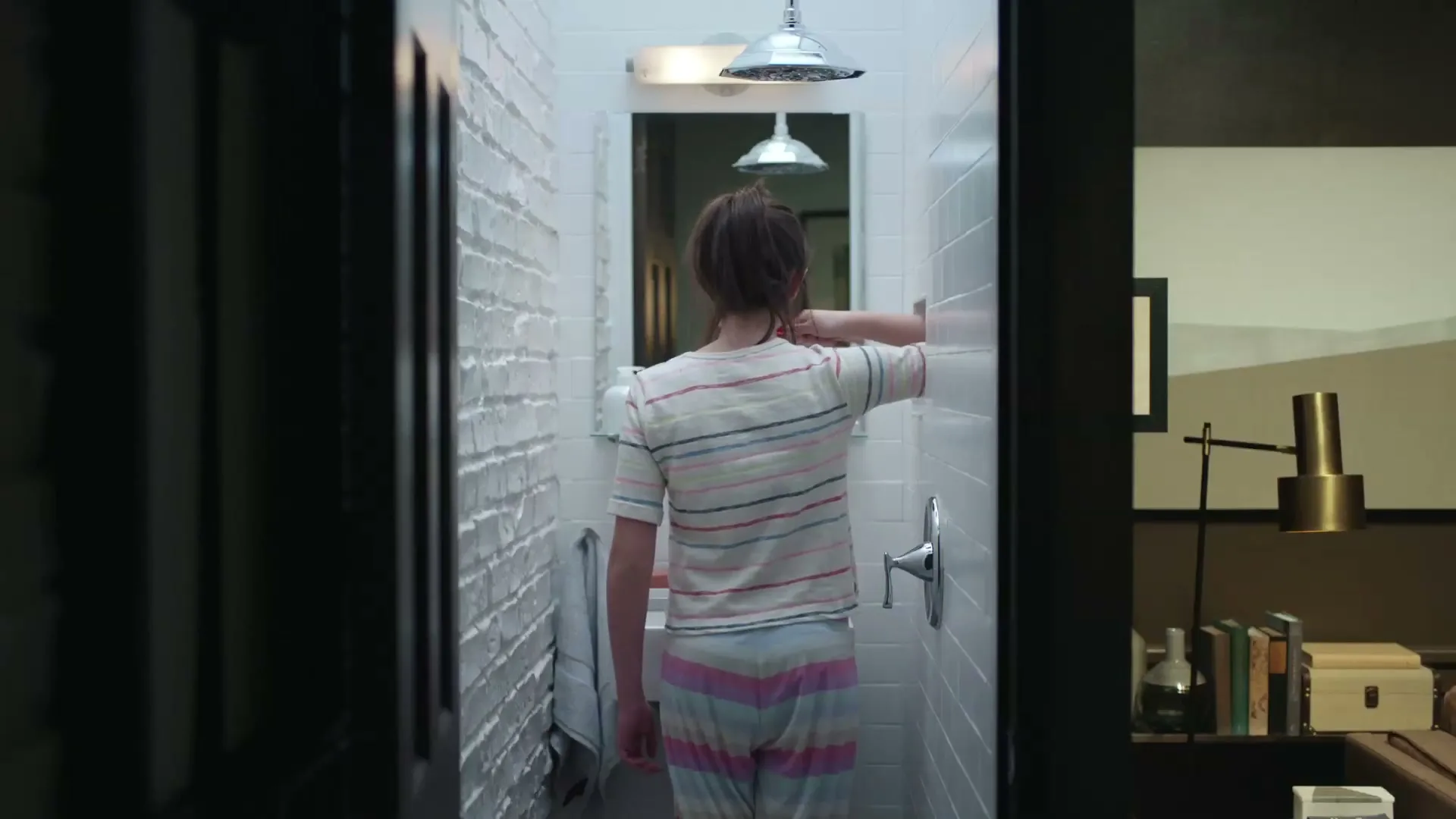 Verizon "Half House" (2017) commercial still