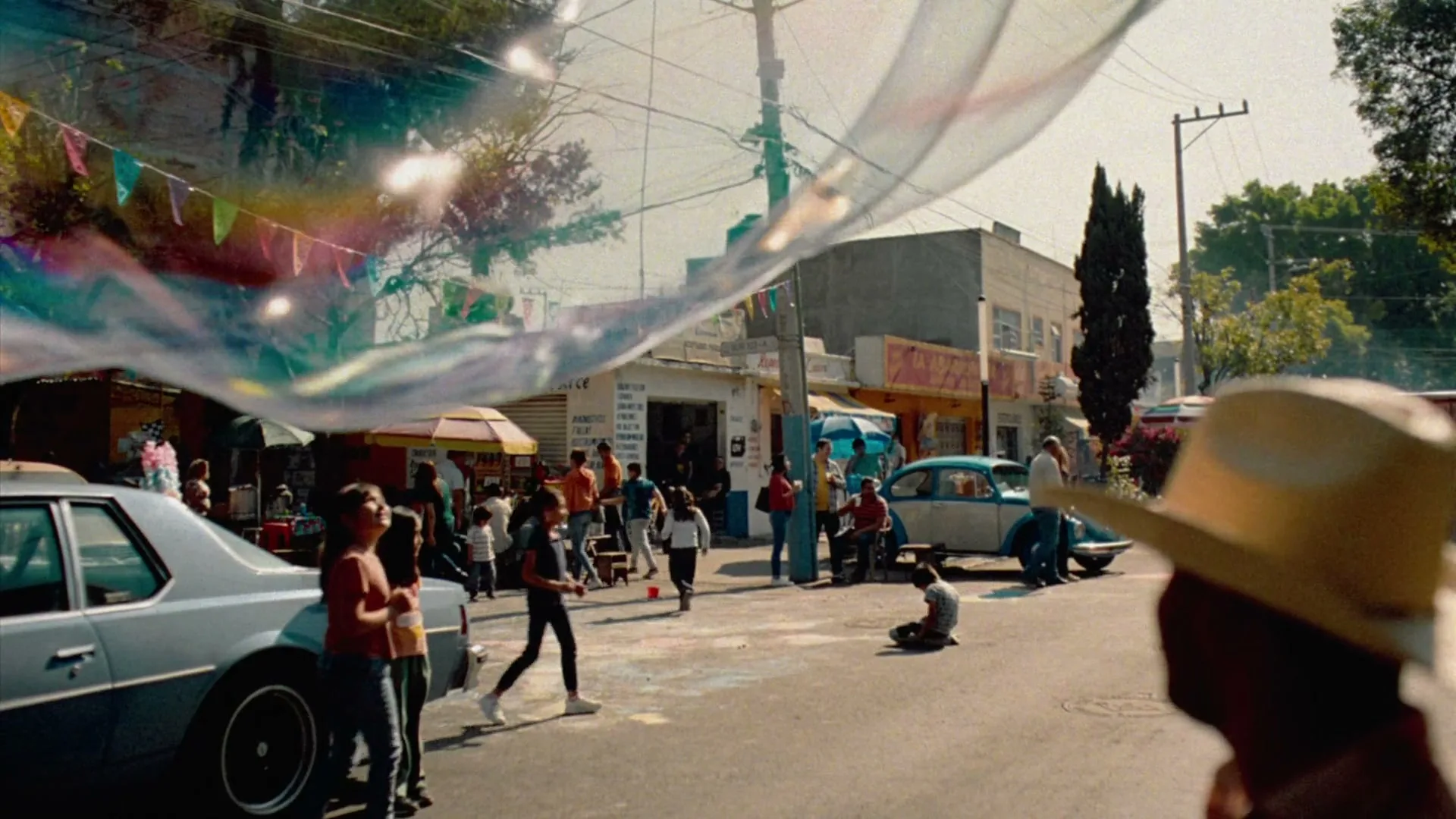 Expedia “Bubbles” (2023), frame 2