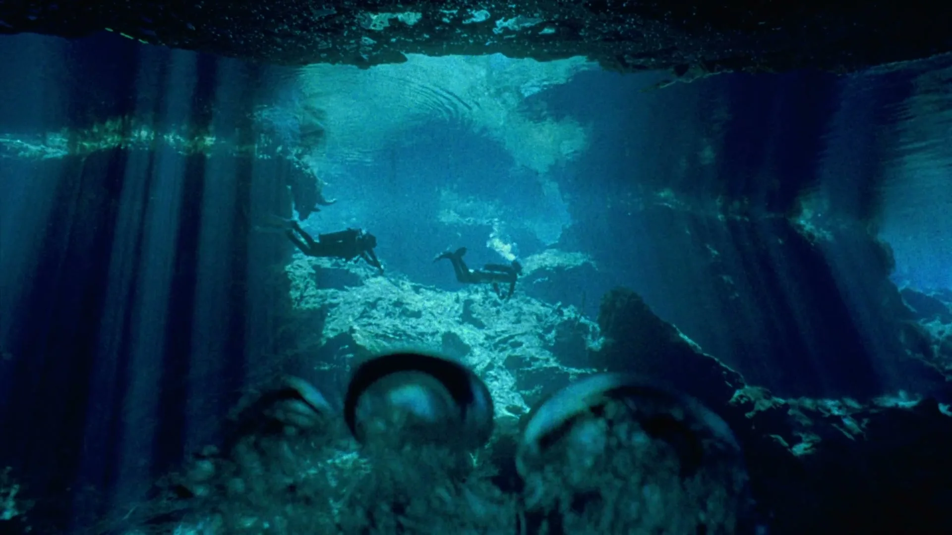 Expedia “Bubbles” (2023), frame 5