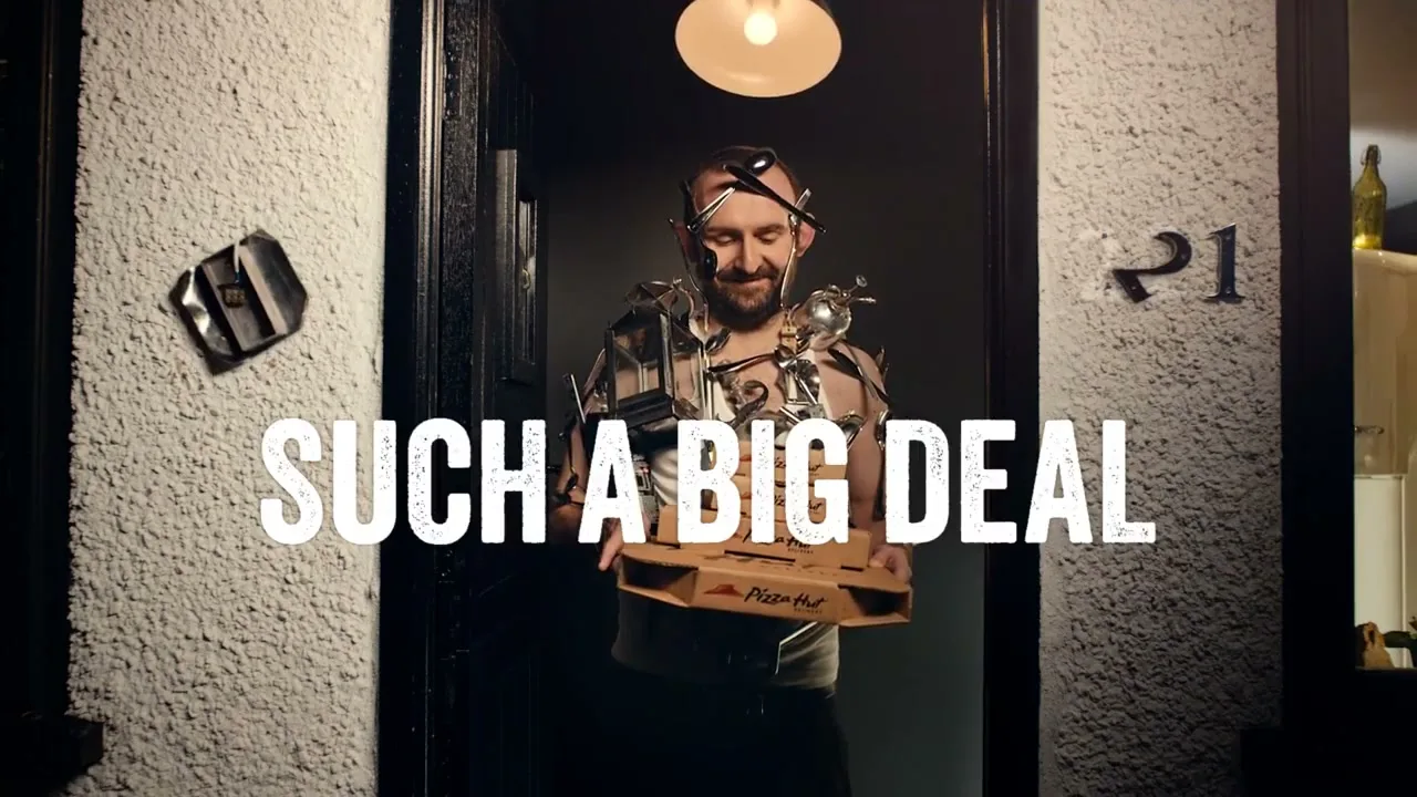 Pizza Hut "Pizza Hut Delivery - O&M London Makes a ‘Big Deal’ of Pizza Hut Delivery" (2016) commercial still