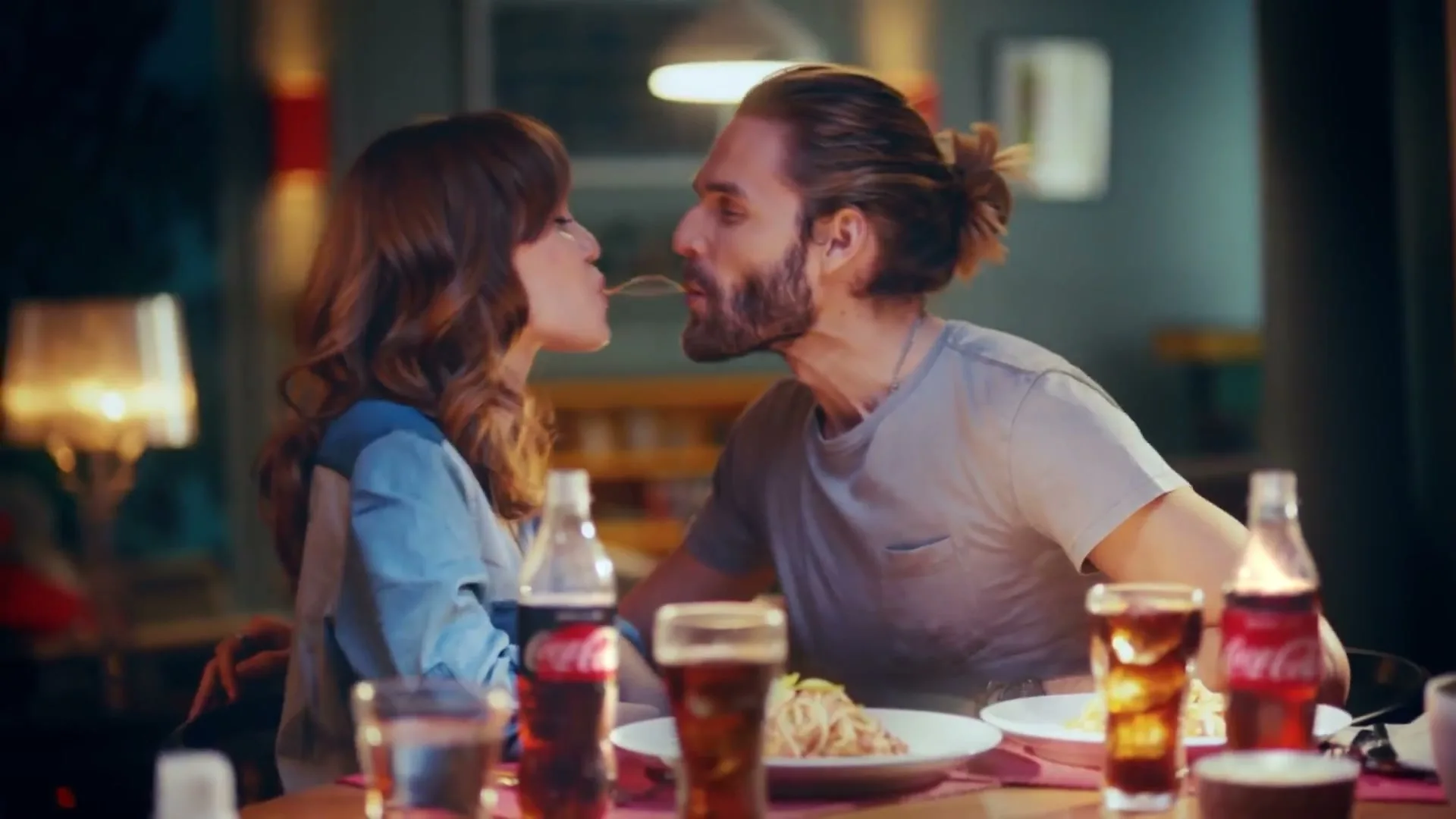 Coca-Cola "Coca Cola - Humming" (2018) commercial still
