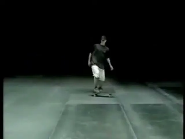 Nike “Freestyle Skateboard” (2002), frame 2