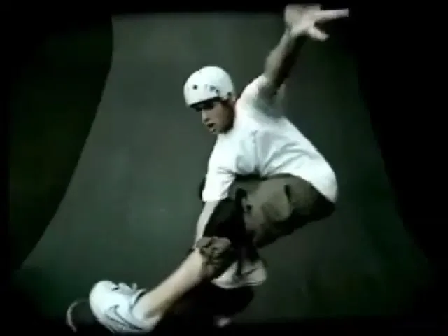Nike “Freestyle Skateboard” (2002), frame 4