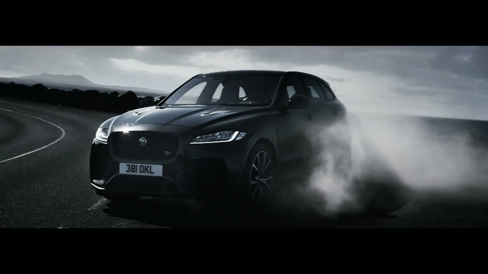 Jaguar “F-Pace SVR”, directed by Lino Russell