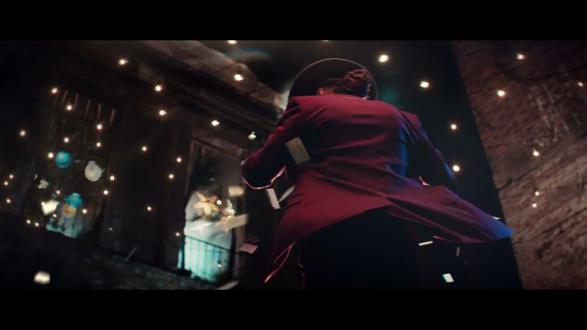 Apple “Fly Market”, directed by Daniels