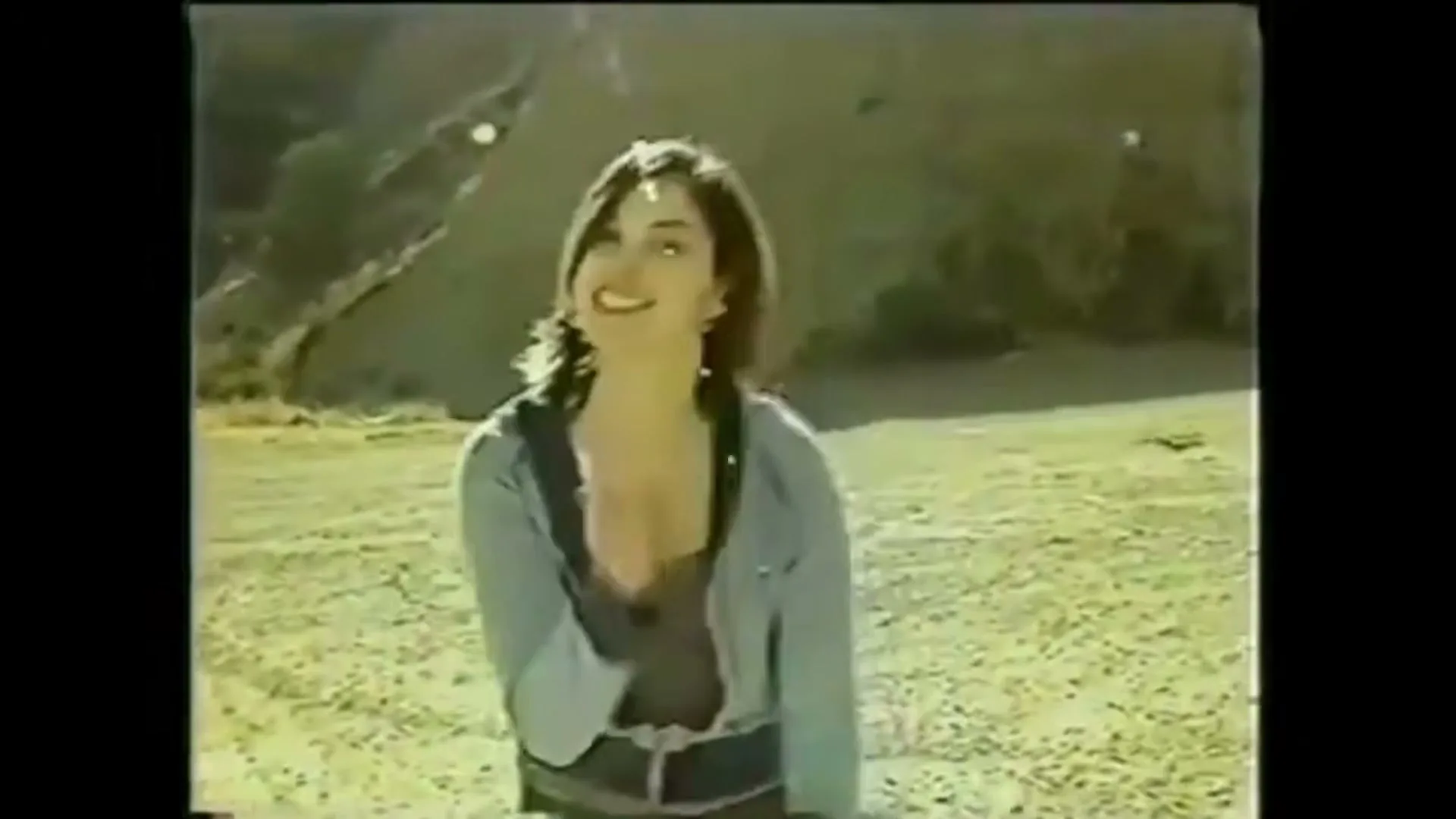 Toyota Tacoma “Girlfriend” (2004), frame 4
