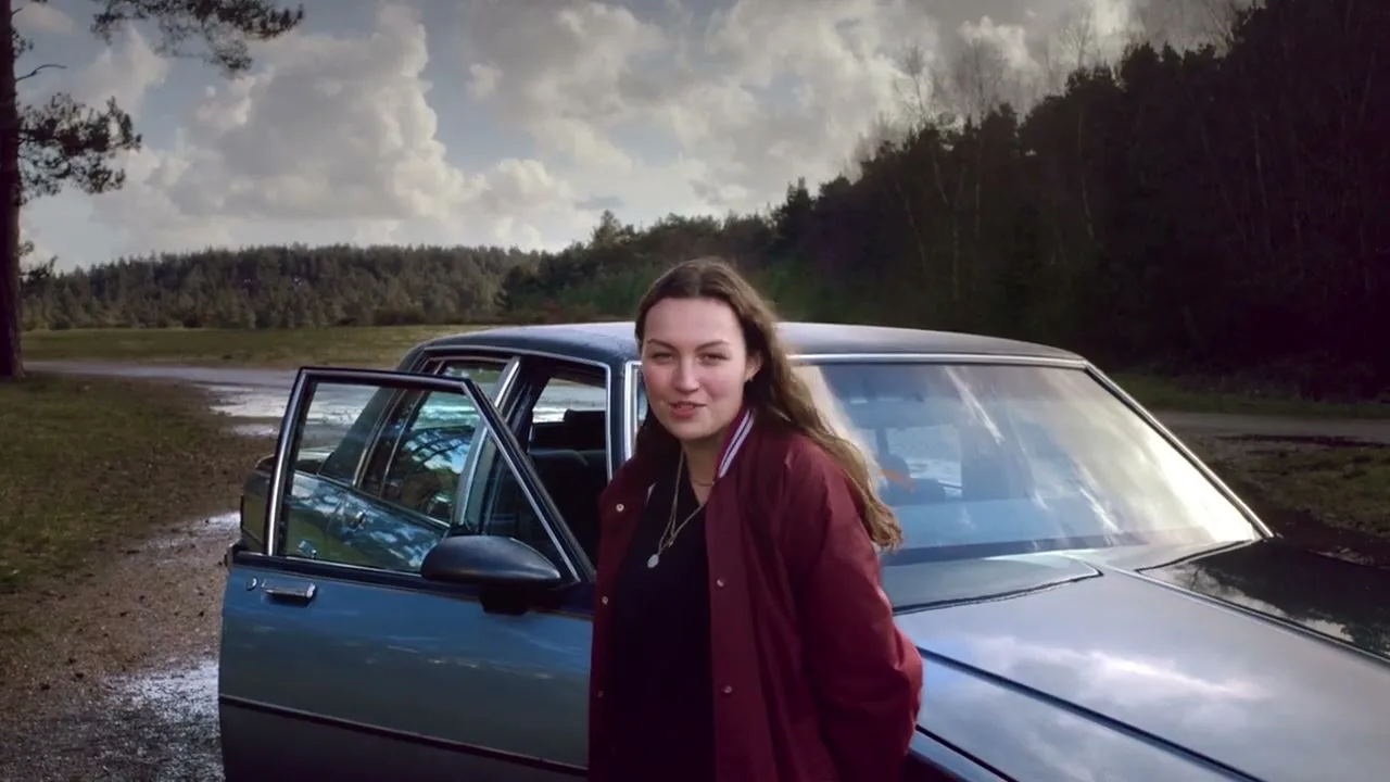 giffgaff "small vs big" (2018) commercial still