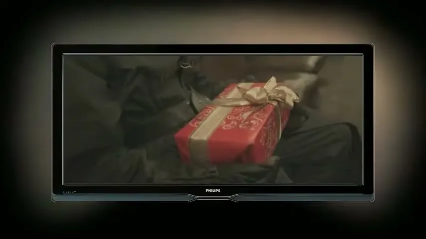 Philips Cinema TV “The Gift” (2010), frame 2