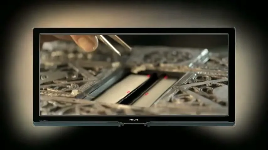Philips Cinema TV “The Gift” (2010), frame 5