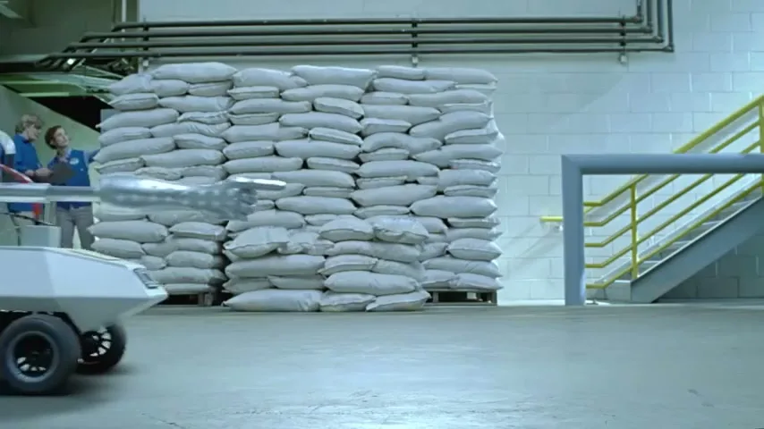 Hahn Super Dry “Super In. Super Out” (2012), frame 2
