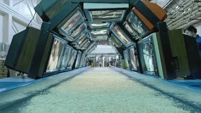 Hahn Super Dry “Super In. Super Out” (2012), frame 4