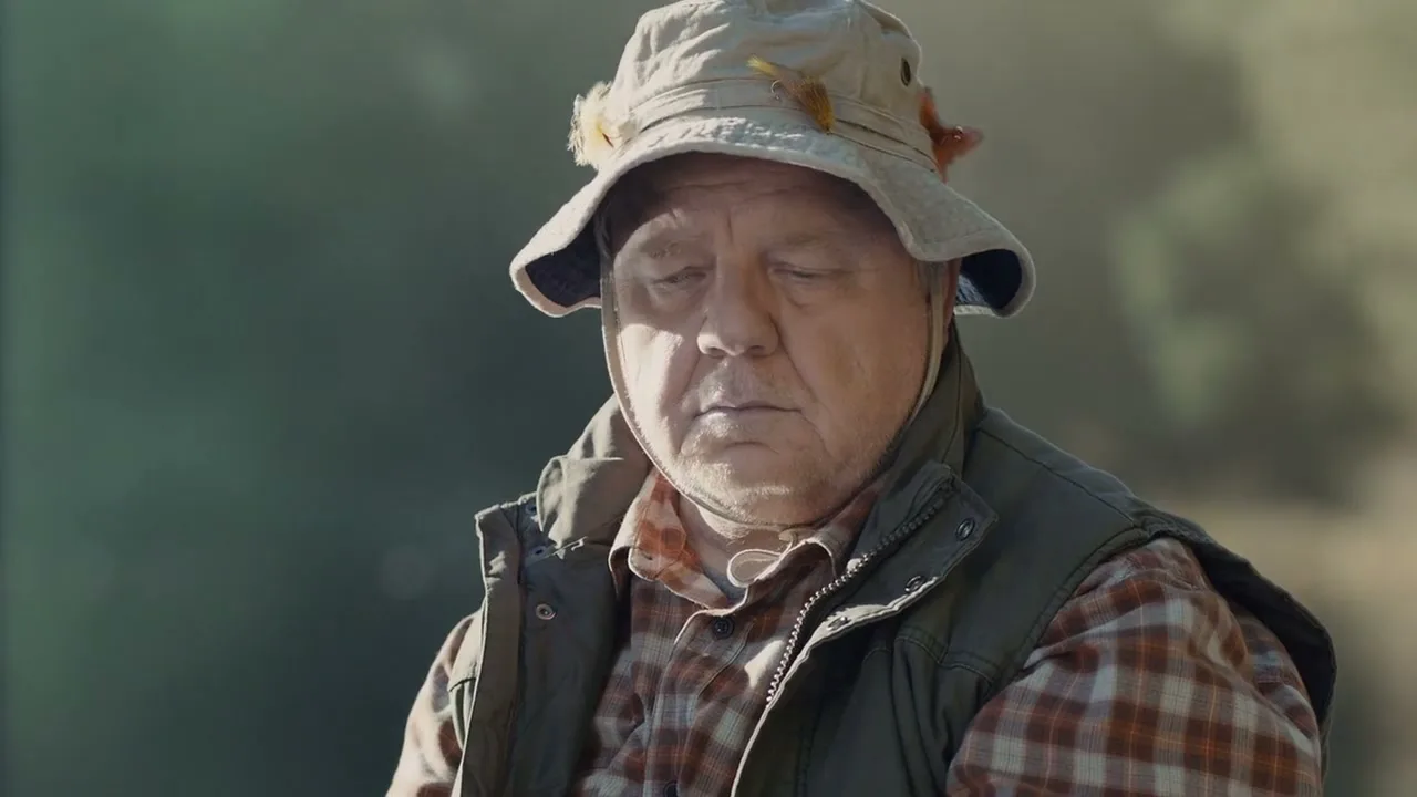 GEICO “Fast Forward, Lake” (2016), frame 4