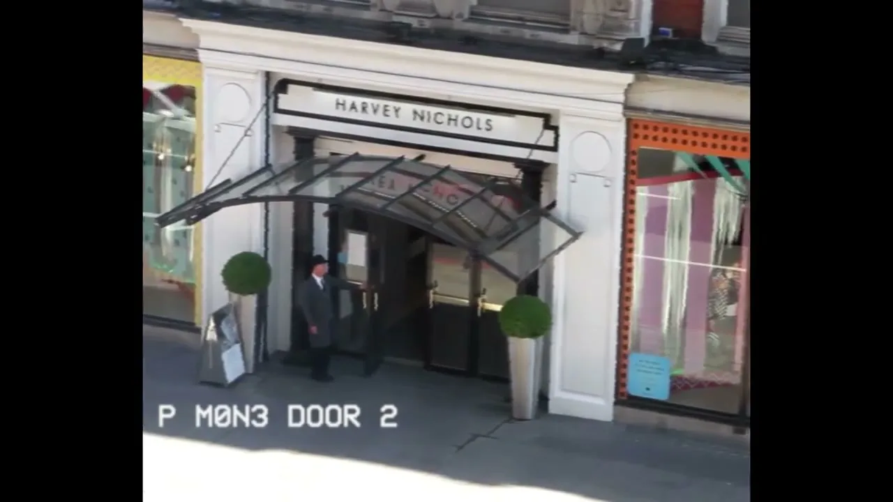 Harvey Nichols “Shoplifters” (2016), frame 2