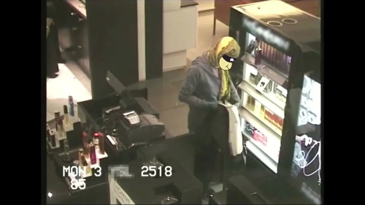 Harvey Nichols “Shoplifters” (2016), frame 5