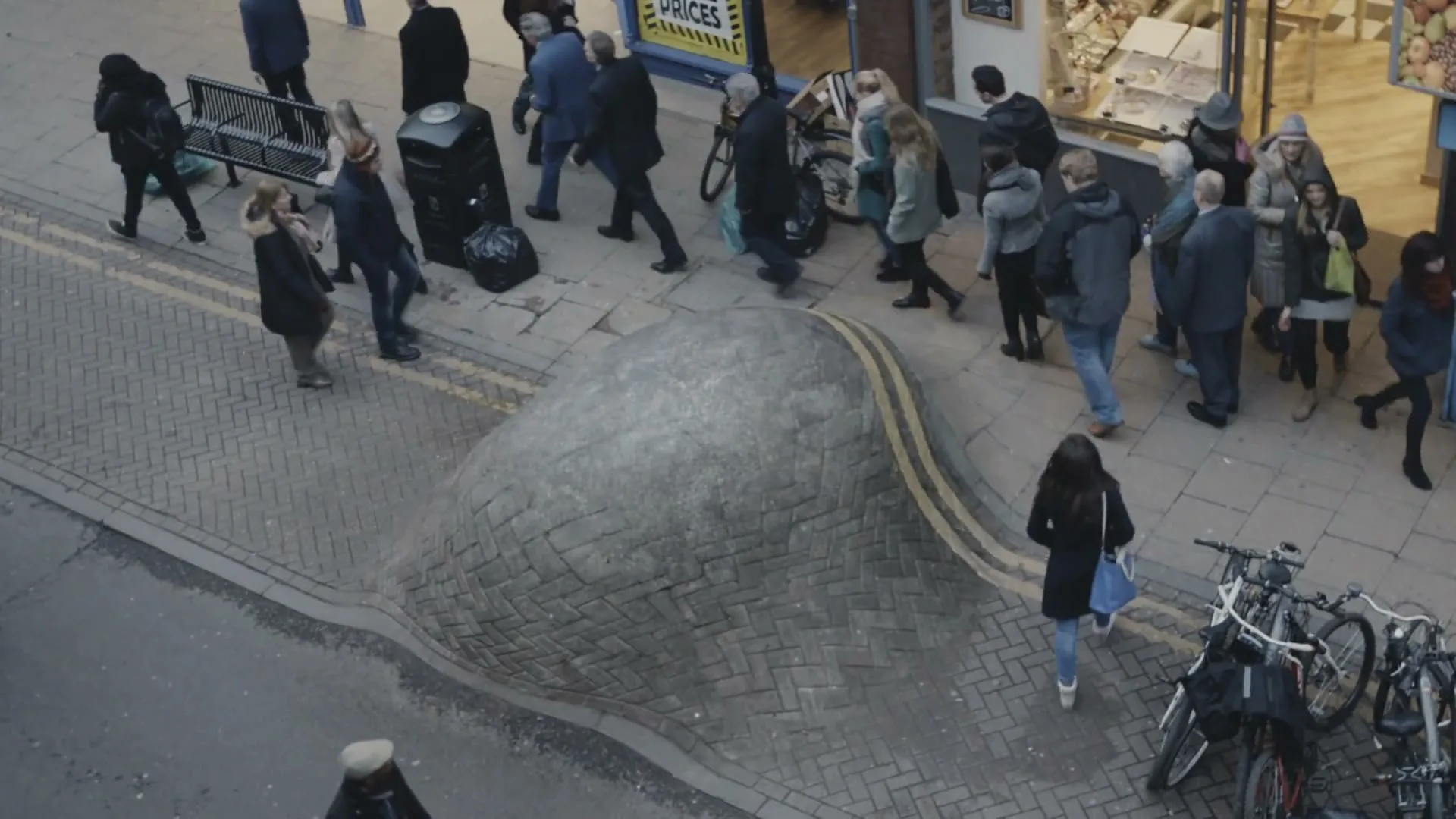 Cancer Research UK "The Lump" (2015) commercial still