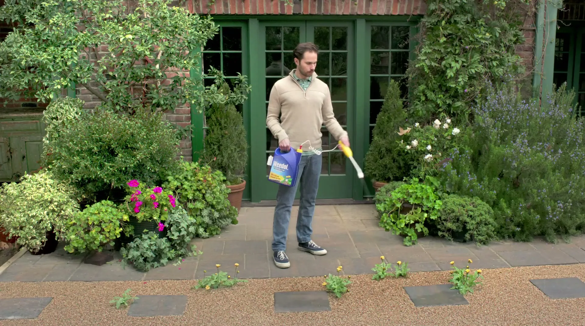 Scotts Miracle-Gro “I'm Weeding Right Now” (2016), frame 2