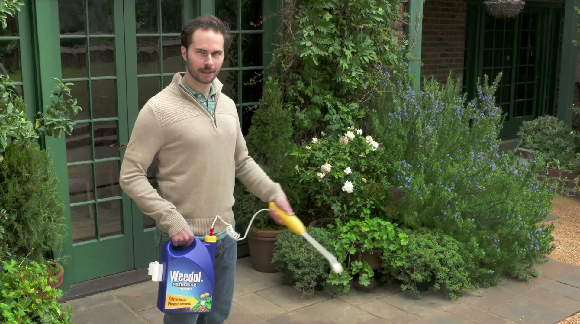 Scotts Miracle-Gro “I'm Weeding Right Now” (2016), frame 3