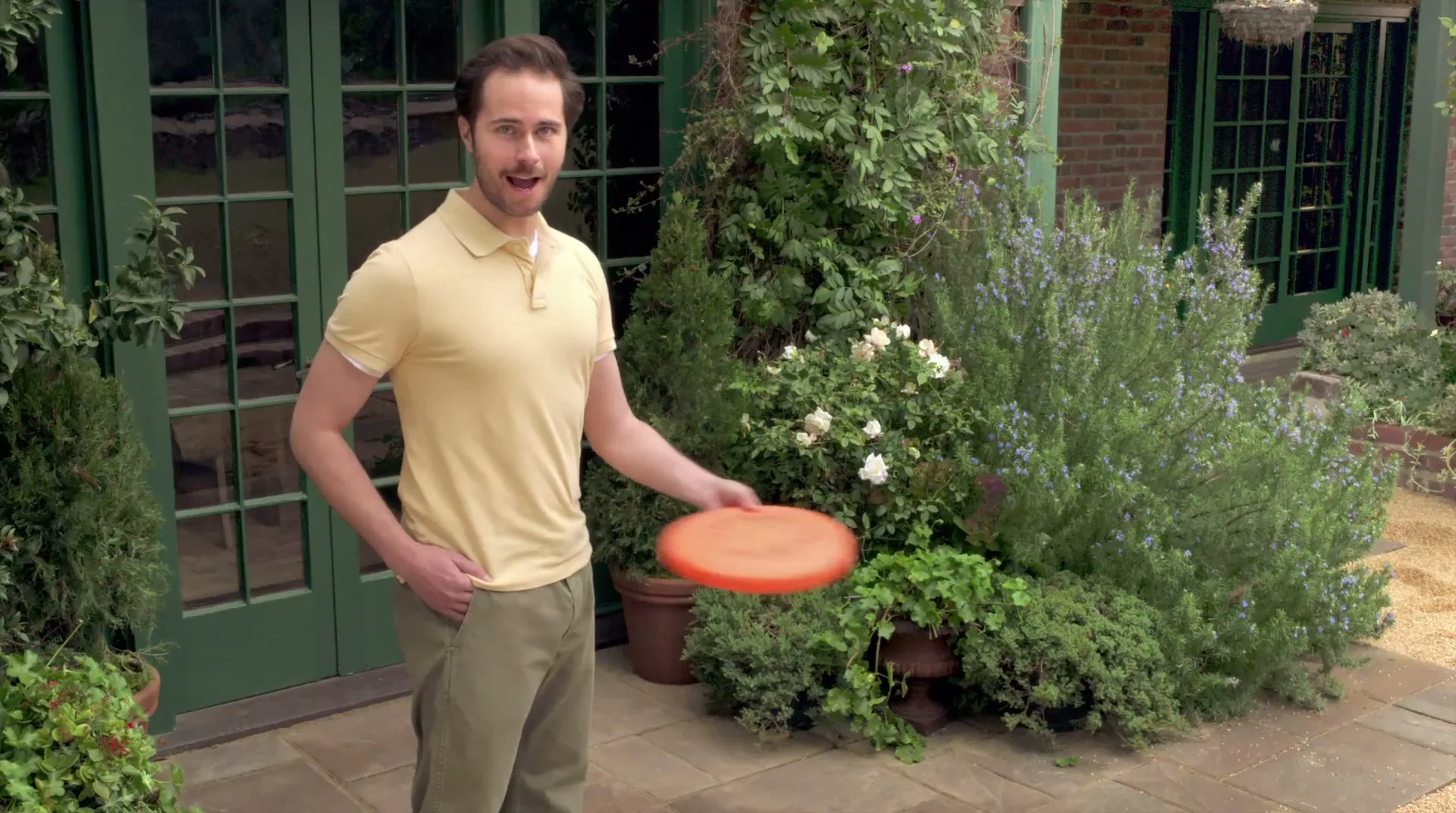 Scotts Miracle-Gro “I'm Weeding Right Now” (2016), frame 6