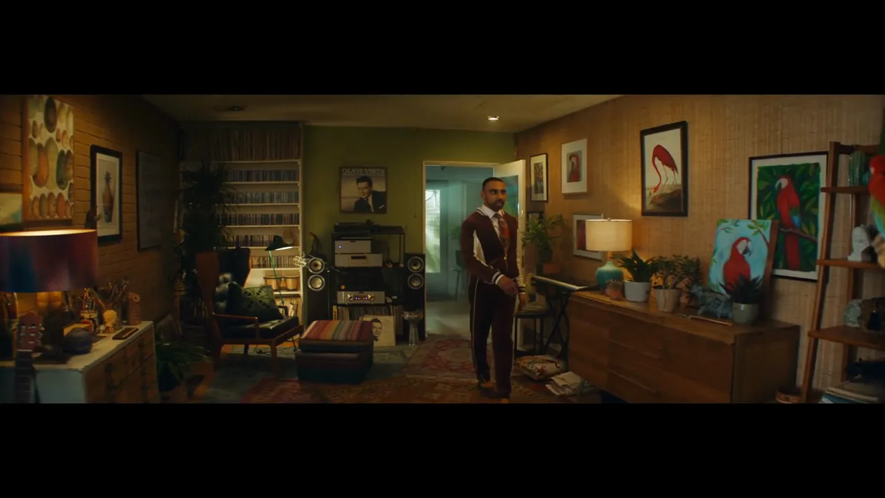 Uber Eats “Parrot”, shot 4