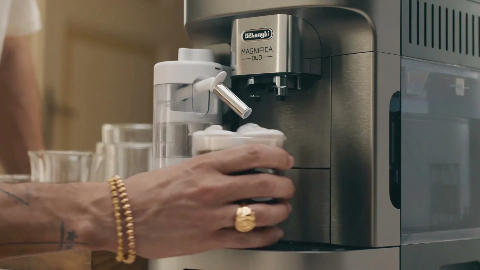 De’Longhi “Hot Or Cold - Always Perfetto” (2026)