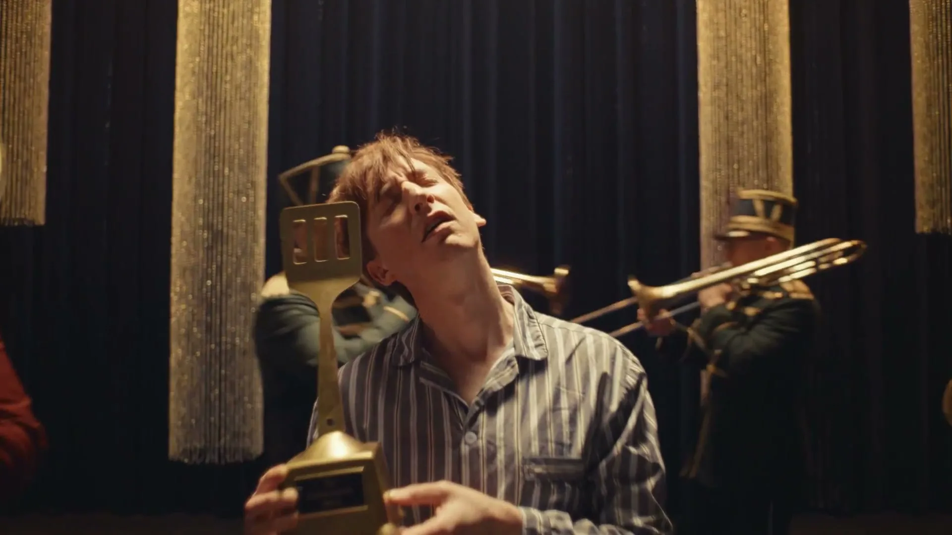 Erste Bank "Sleep Walker" (2025) commercial still