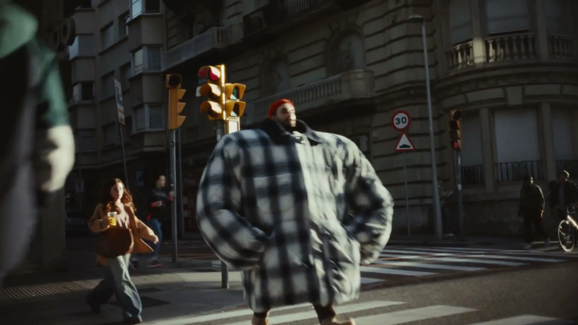 Orange “See Life On The Bigger Side”, directed by Réalité
