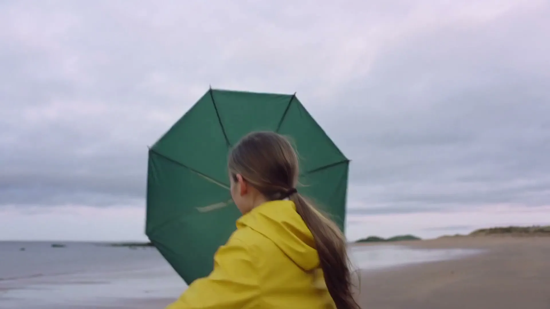 Scottish Power “Girl's Dance” (2020), frame 3