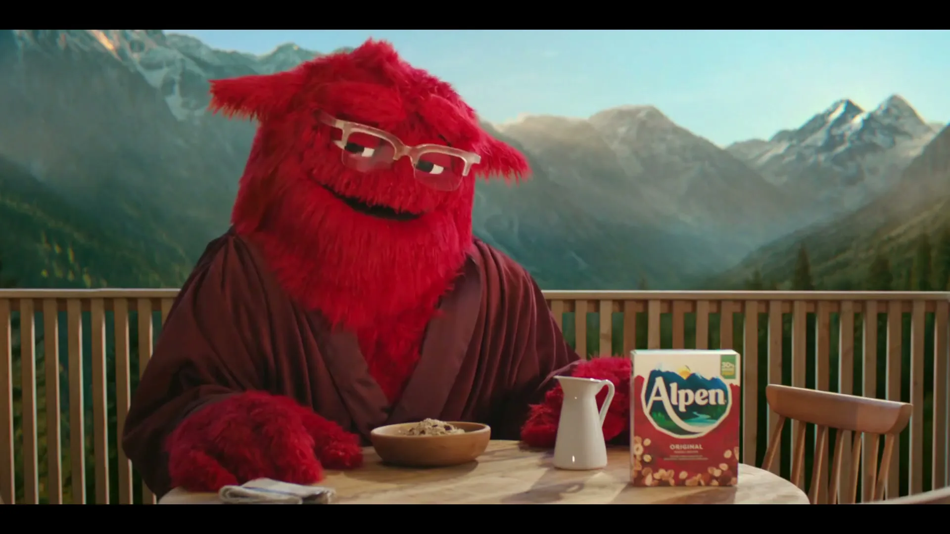 Alpen “It's The Grown Up Thing To Do” (2025), frame 5