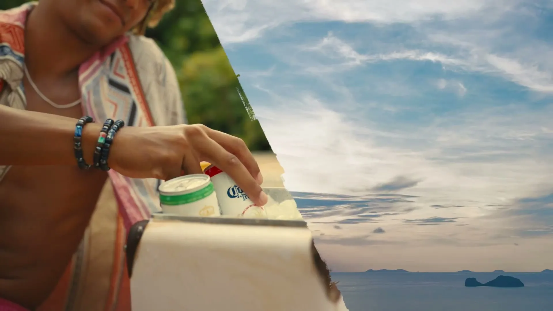 Corona “Fresh From Paradise” (2023), frame 2