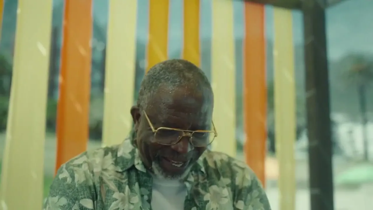 Coca-Cola “Bonaqua - Beach” (2024), frame 5