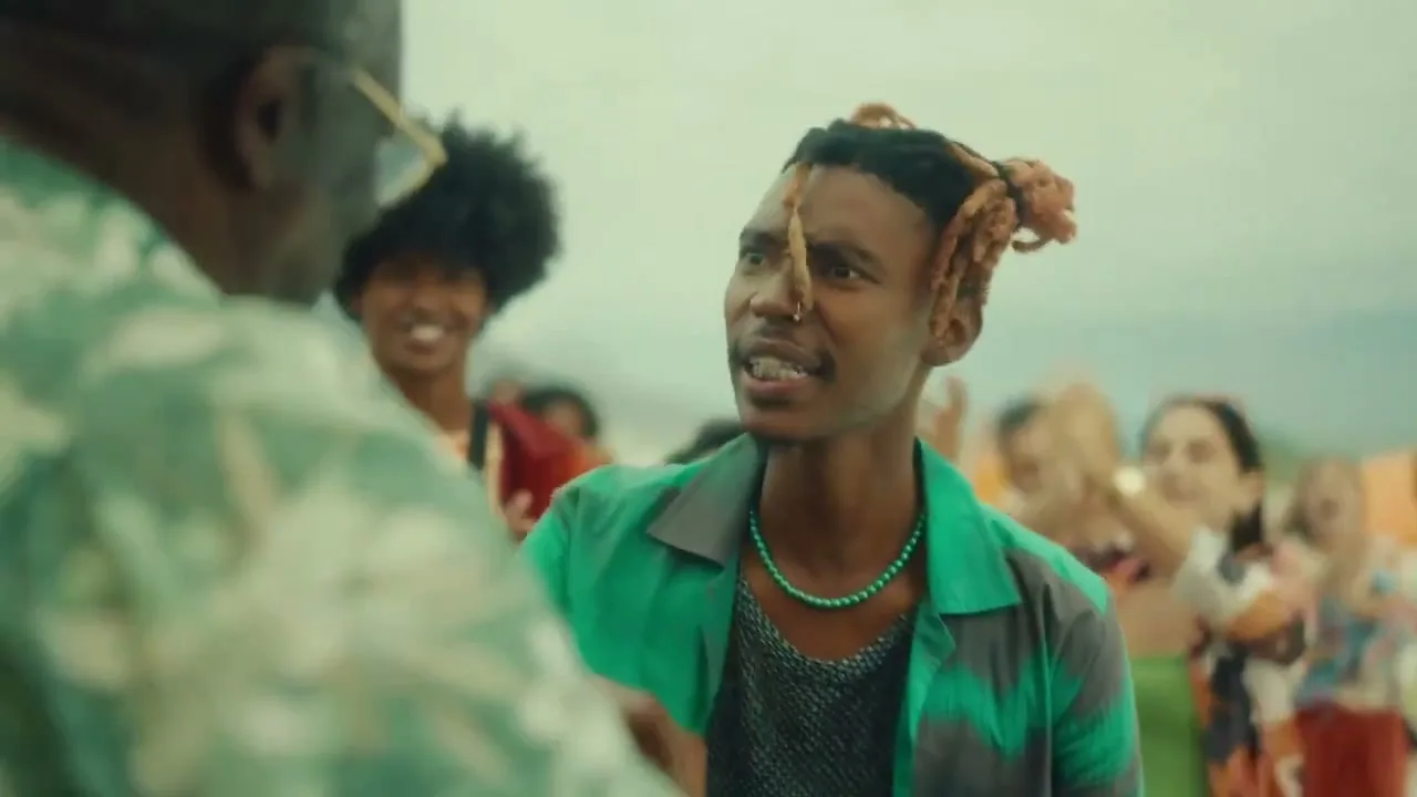 Coca-Cola “Bonaqua - Beach” (2024), frame 6