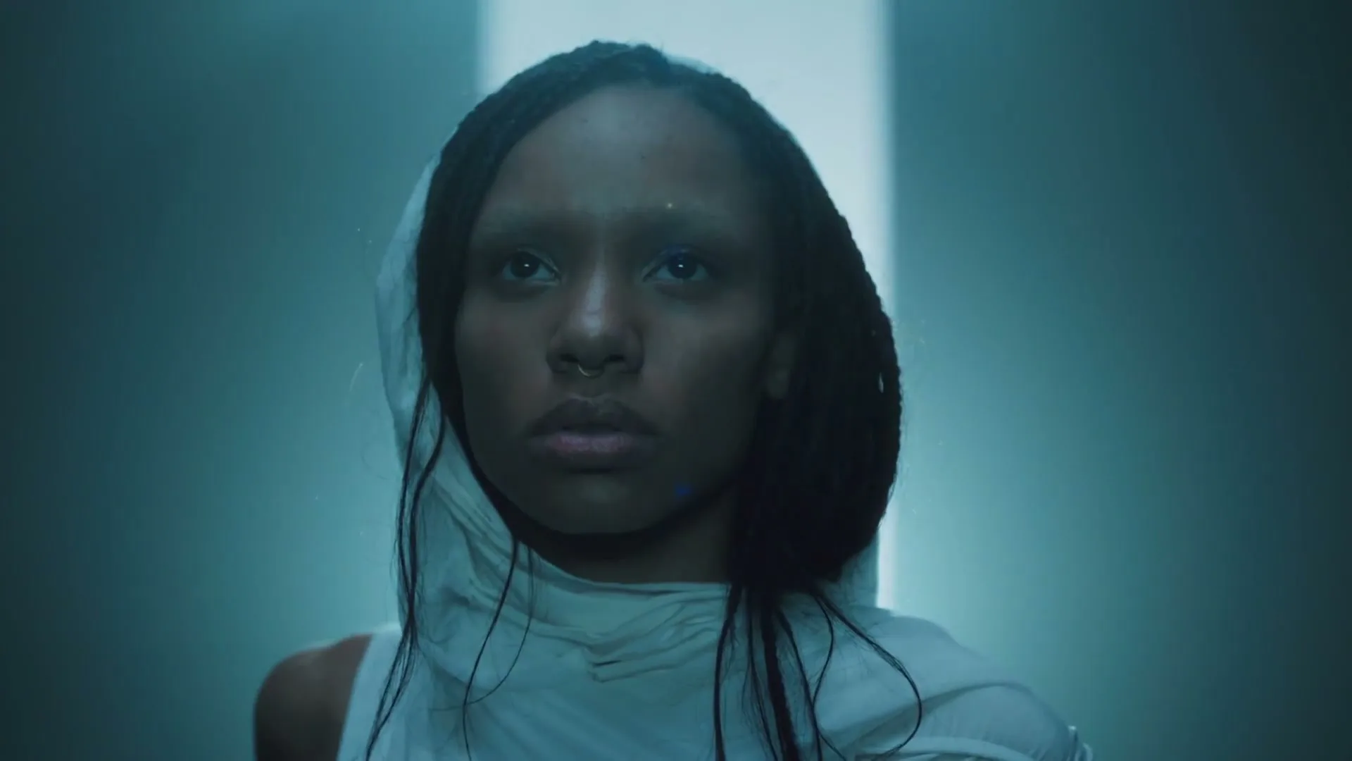 Sakara “Save Me” (2025), frame 3